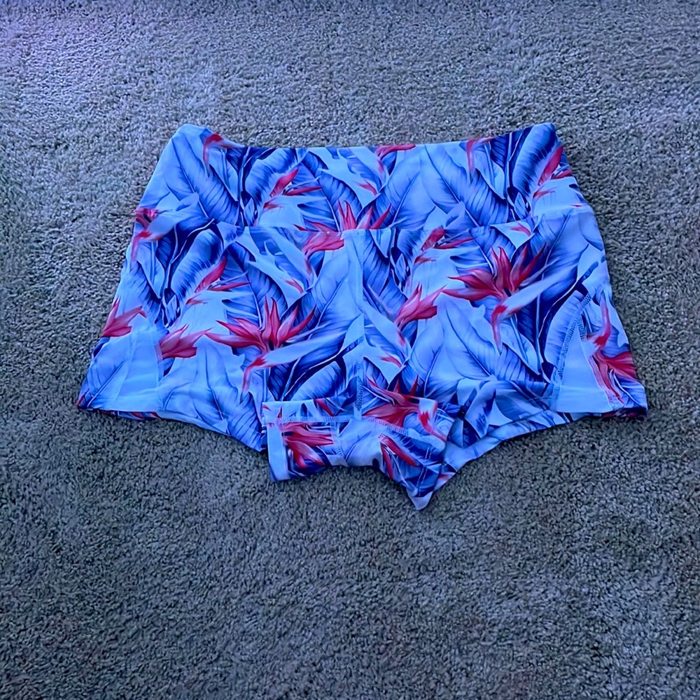 colorful leaf tight shorts
